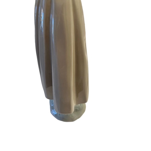 Lladro - Retired Girl with Basket, Dated 1977 - Picture 5 of 8